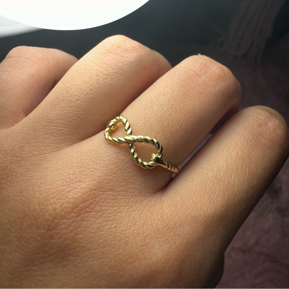 INFINITY RING (925 STERLING SILVER)